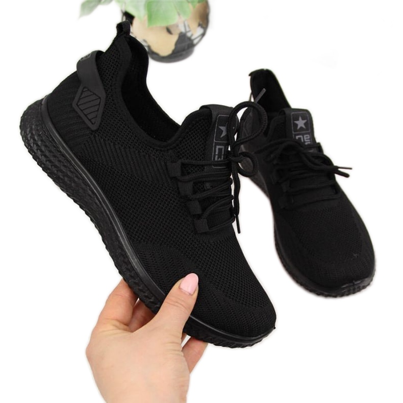 NEWS Nyheter W EVE268 sportskor svarta