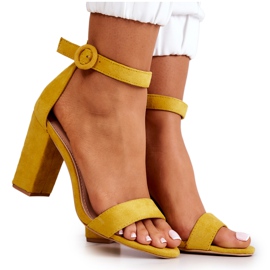 FB2 Gula Hattie Mockasandaler På En Bar