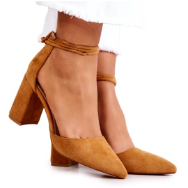 FB2 Pumpar På En Stång Bunden Kamelsallad brun gul