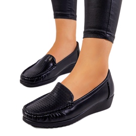 Svarta mockasiner på Dalal kilklack