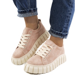 Rosa sneakers på Mirabel-plattformen