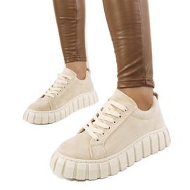 Beige sneakers på Mirabel-plattformen