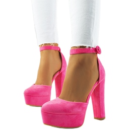 Rosa neonpumpar på Valbyposten