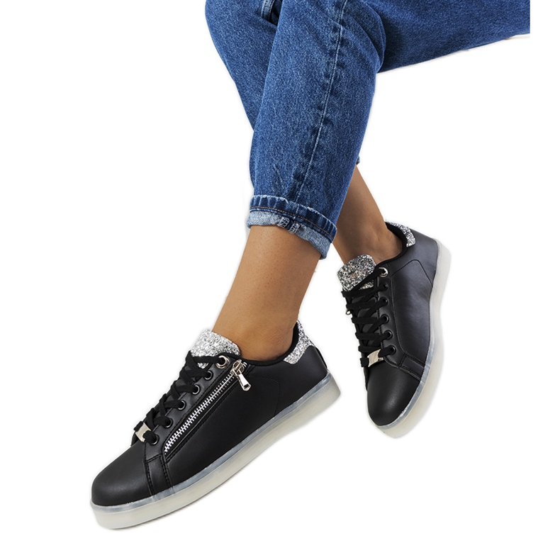 Svarta sneakers med Caldwell lysdioder