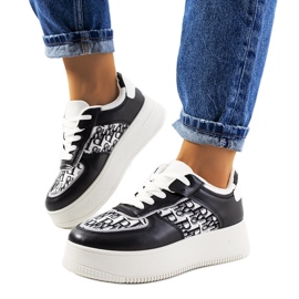 Svarta sneakers på Worden-plattformen vit