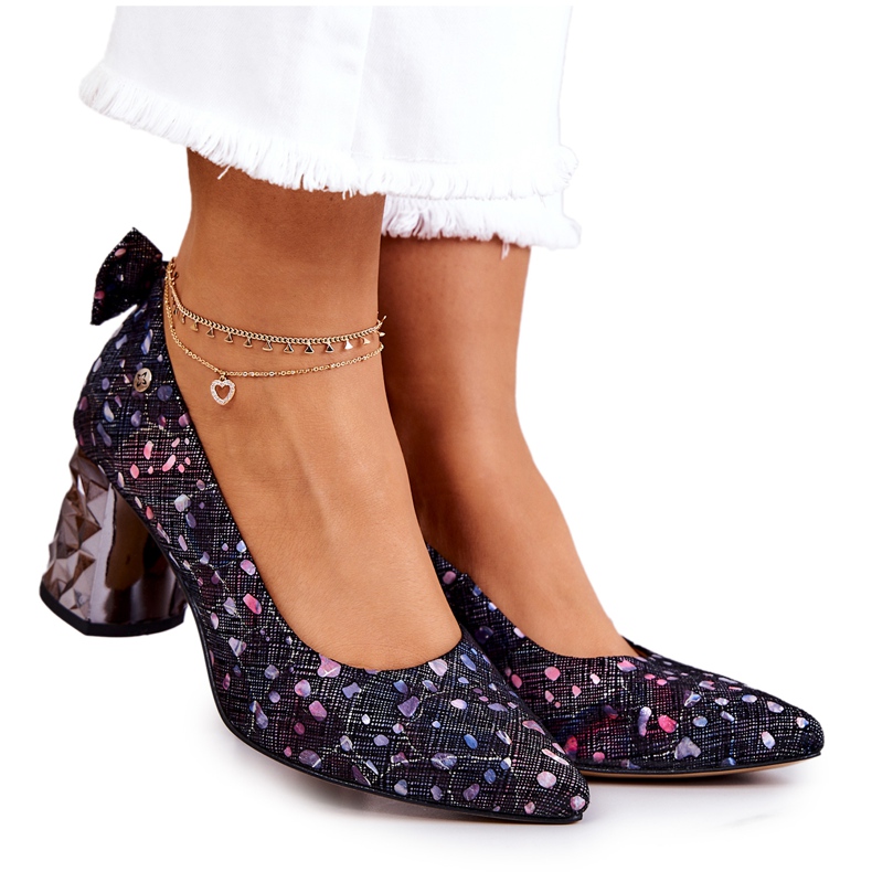 Läderpumpar på en stång Maciejka 05334-15 Marinblå rosa mångfärgad