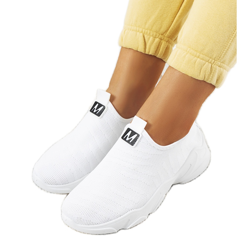 BM Aarons vita träningsskor