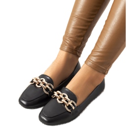 Svarta loafers med Tillison-kedja