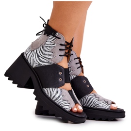 Maciejka 05321-03 Grå och svarta läderskor silver-