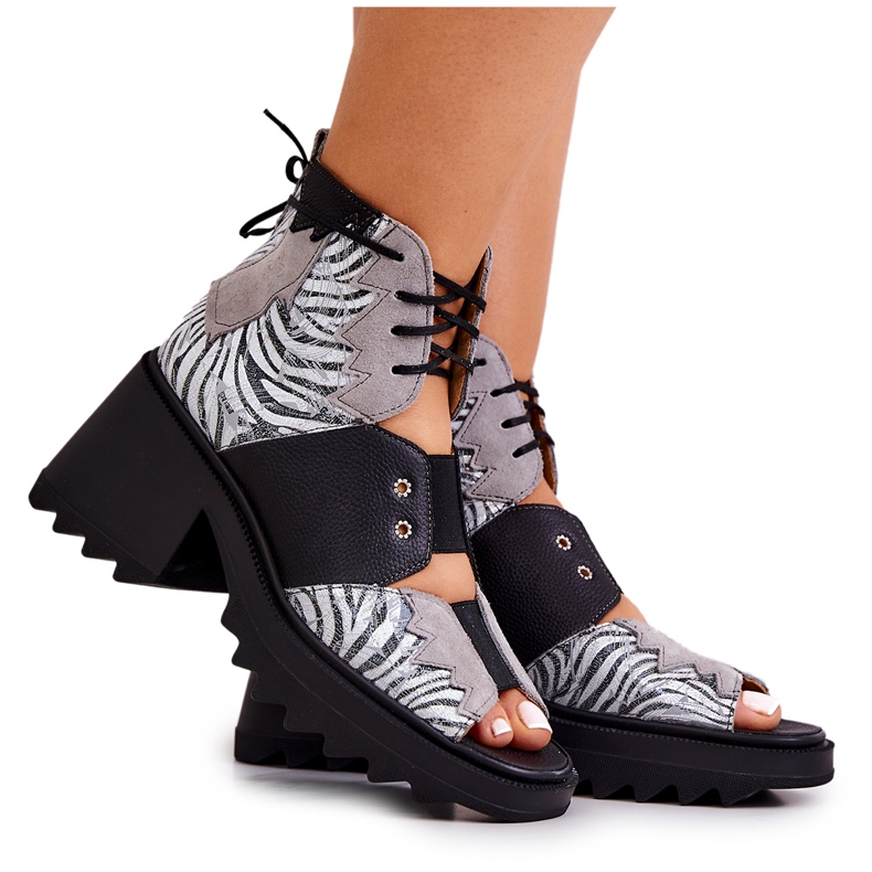 Maciejka 05321-03 Grå och svarta läderskor silver-