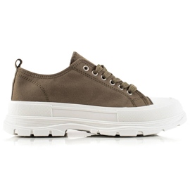 Trendiga gröna sneakers