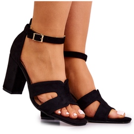 Fashionabla sandaler med svart klack i mocka Aubrey