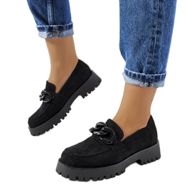 Svarta skor på tjock Nelis sula