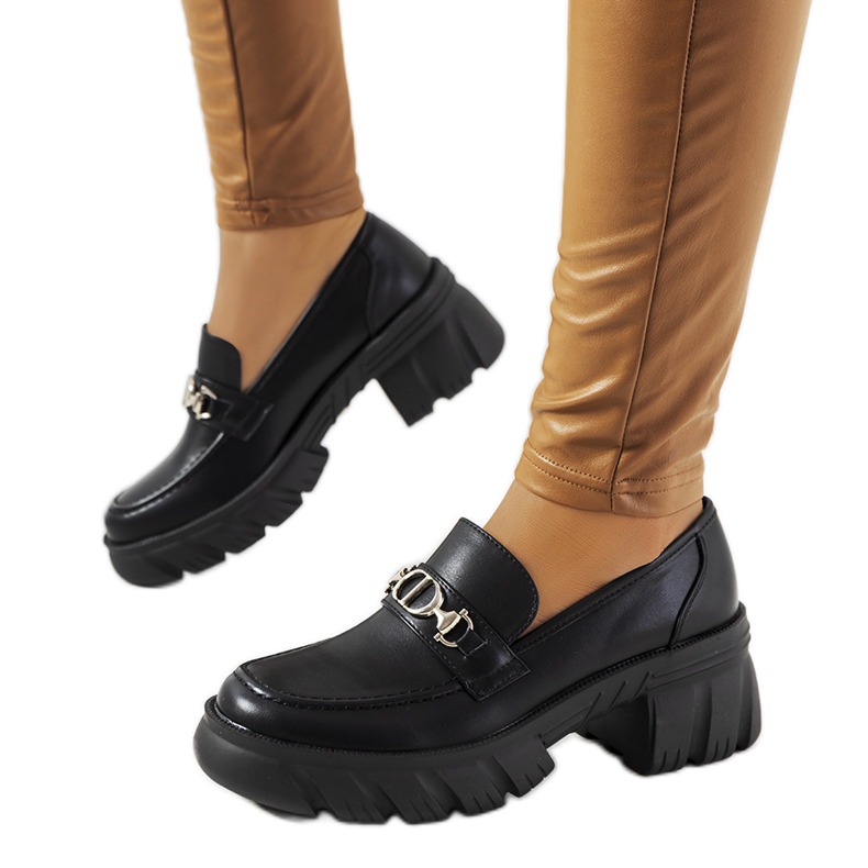 Svarta mockasiner på en tjock Brant sula