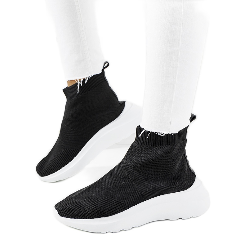 Svarta high-top sneakers från Jennifer