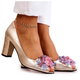 PA2 Läderpumpar med en gyllene Dayane-prydnad