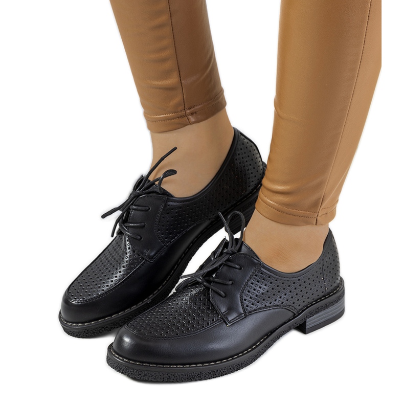 Edda svarta genombrutna oxfordskor