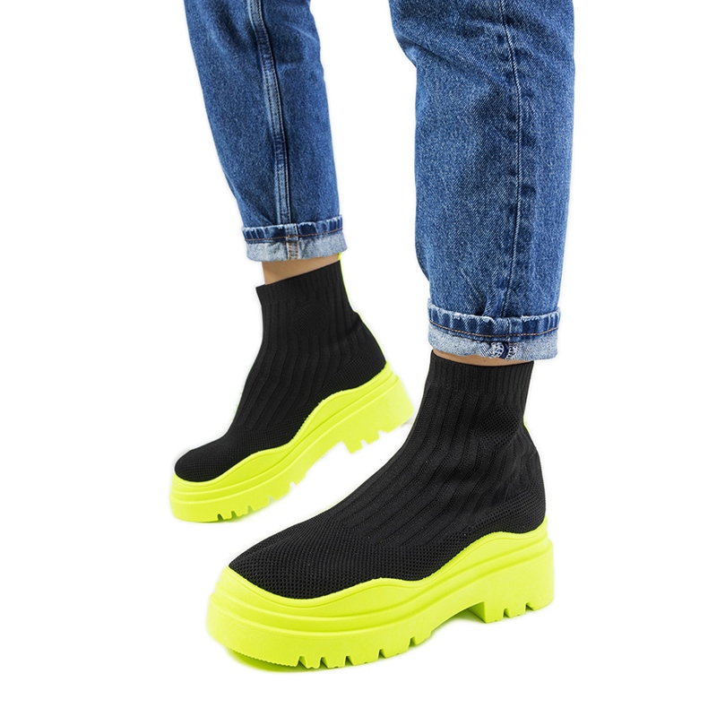 Svarta och gröna high-top sneakers från Marks