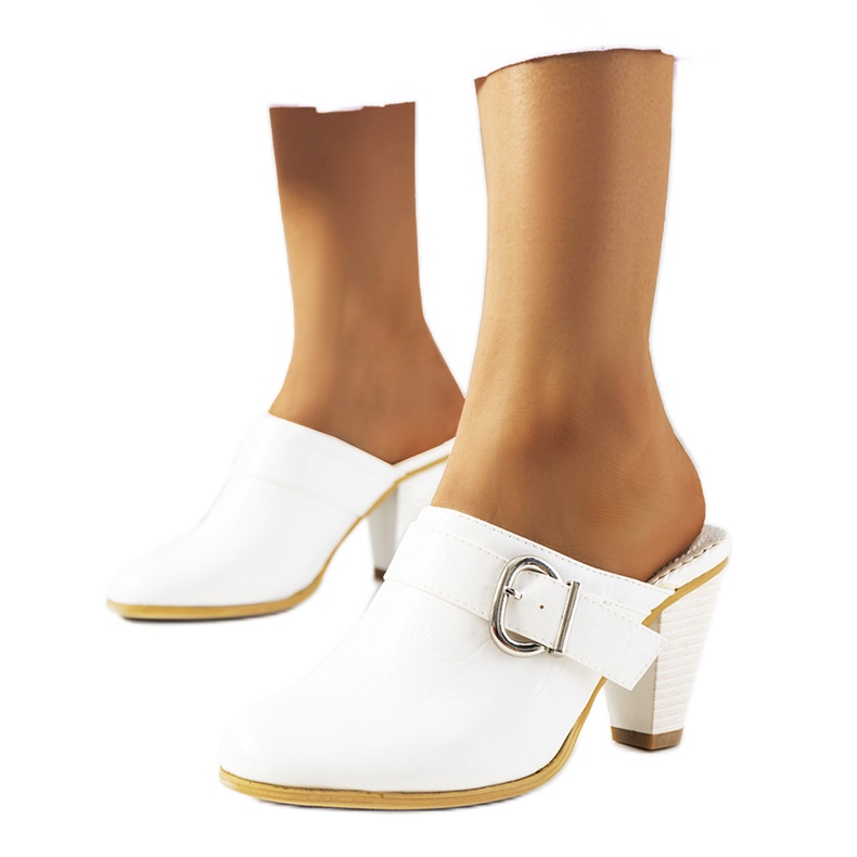 Vita Gralow höga klackar