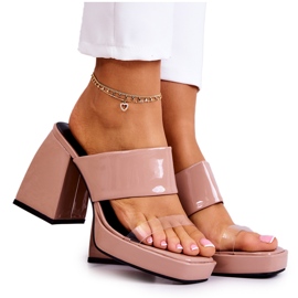 FM1 Lackade Tofflor På En Seattle Mörk Beige Bar