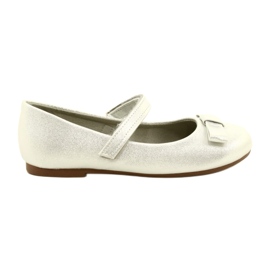 Miss Tjejernas ballerinor med en silverbåge