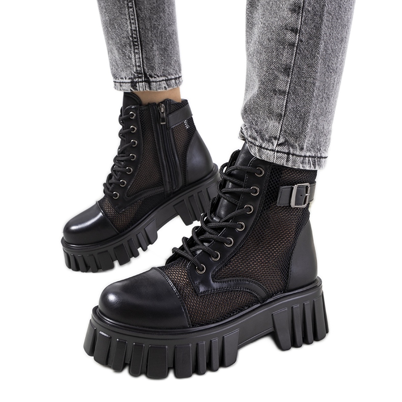 Svarta stövlar med genombruten Potts ovandel