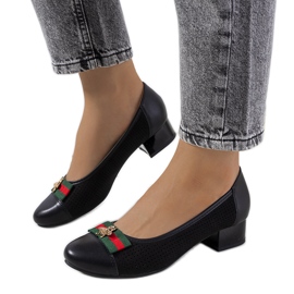 Svarta genombrutna Seema pumps