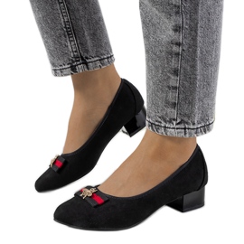 Svarta pumps med Vijver fluga