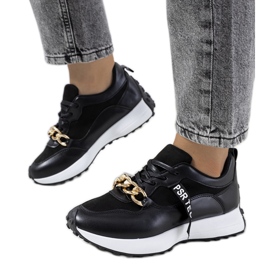 Svarta sneakers med Saminas kedja