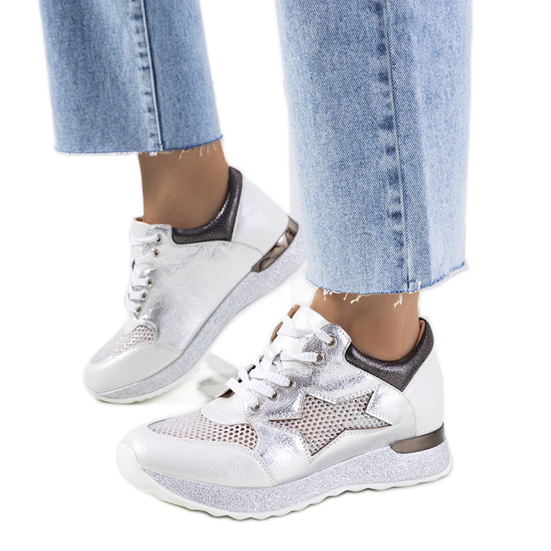 Vita metallic sneakers från Torres