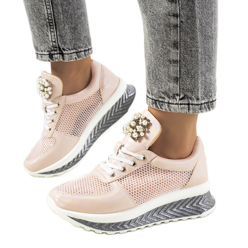 Rosa holografiska sneakers från Saggers