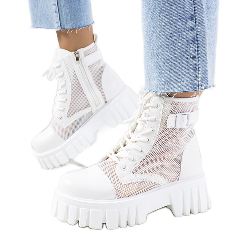 Vita stövlar med genombruten Potts ovandel