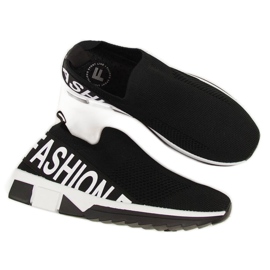 Svarta sportskor glider på Filippo W PAW224A