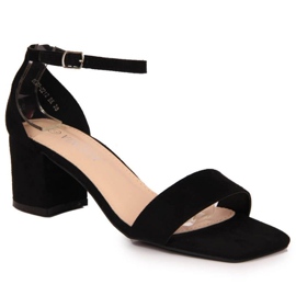 Svarta sandaler på Vinceza W JAN107A stolpen