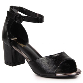 Svarta sandaler på Vinceza W JAN96A stolpen