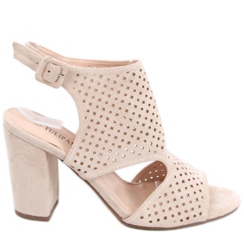 Guala Aprikos högklackade genombrutna sandaler beige