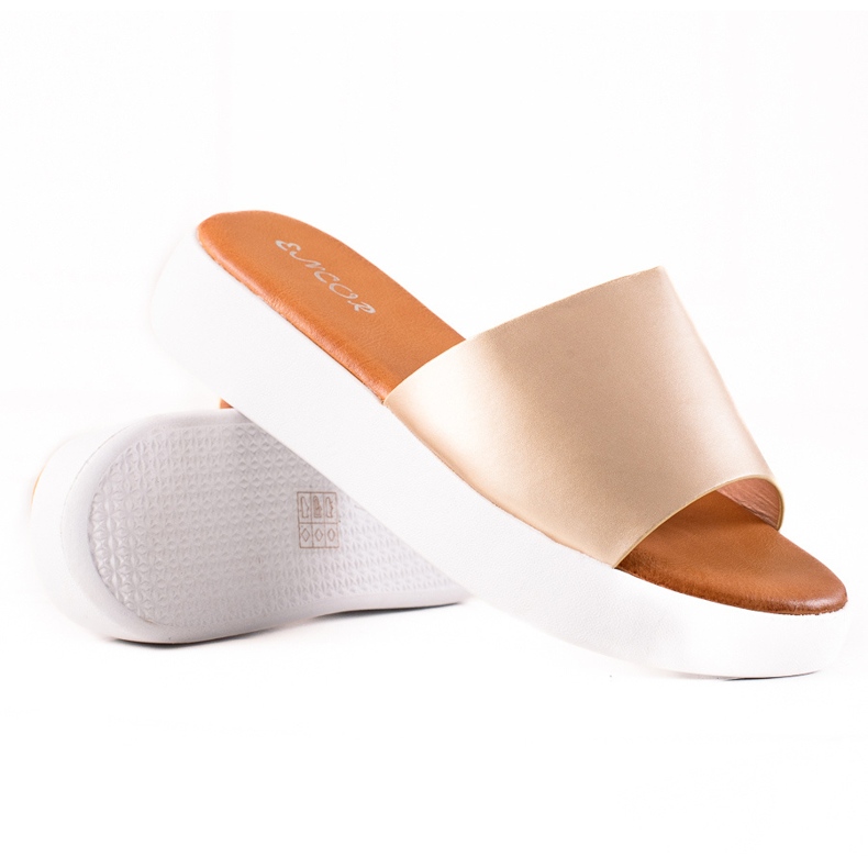 Encor Gyllene tofflor På Plattformen