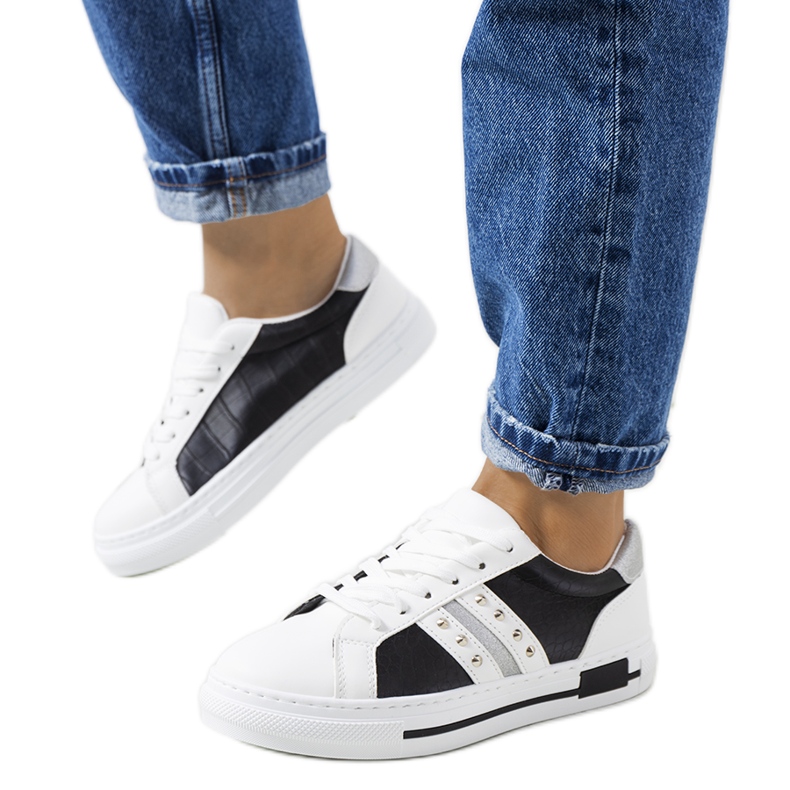 Svarta sneakers med Luus nitar vit silver-