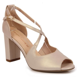 Sandaler på en pärlande stolpe Sergio Leone W SK210D beige