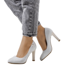 Grå pumps på en Blair stilettklack