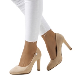 Beige pumps på en Blair stilettklack