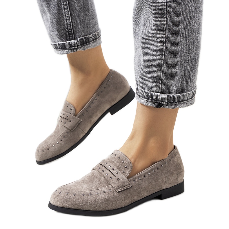 Grå läderskor med Ishana nitar