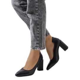 Svarta pumps på Kruis-stolpen