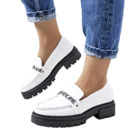 Vita loafers på hög Louelle-sula