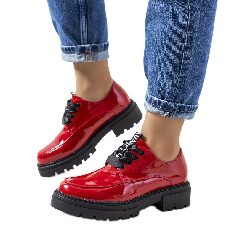 Fallon rödlackade skor