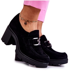 PL5 Eleganta skor på en pelare med en mörk Black Harmell dekoration svart