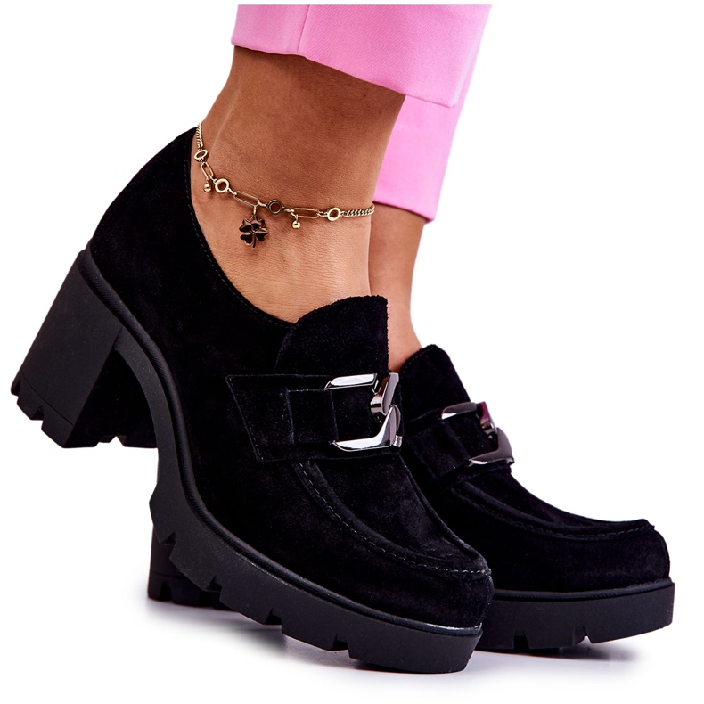 PL5 Eleganta skor på en pelare med en mörk Black Harmell dekoration svart