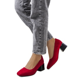 Röda pumps på Bloor-stolpen