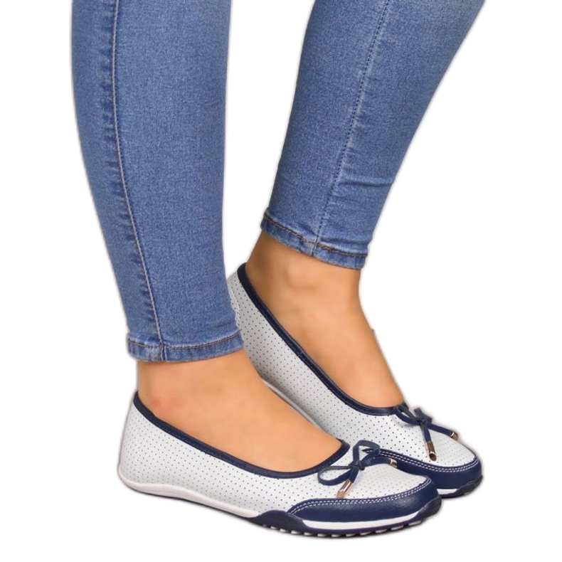 Kvinnors vitt läder genombrutna Ballerinas eVento