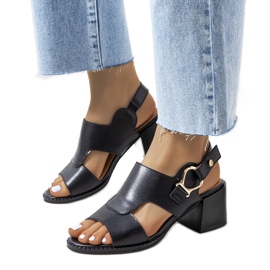 BM Svarta sandaler på Lamiastolpen